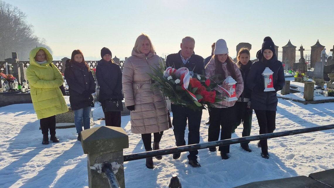 Łanięta uczciły pamięć naczelnikа Aleksandra Toporskiego