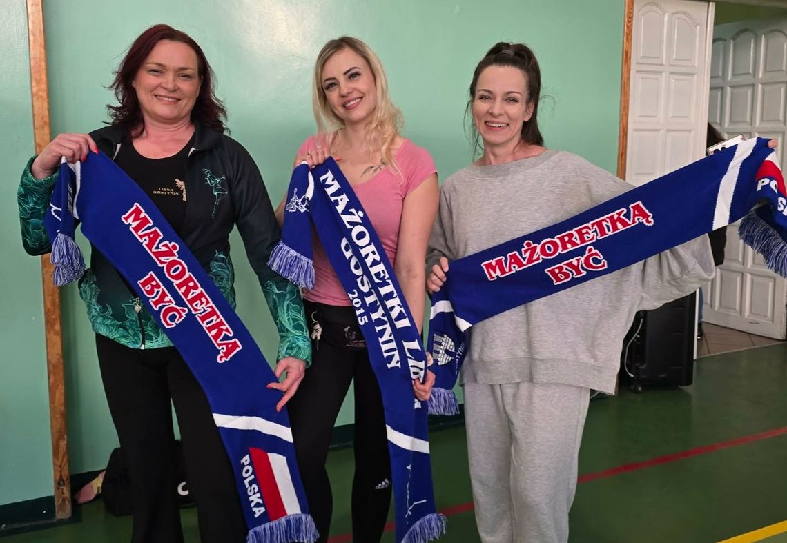 Mażoretki Libra Gostynin otrzymały od sponsora nowe szaliki Mażoretki Libra Gostynin otrzymały od sponsora nowe szaliki