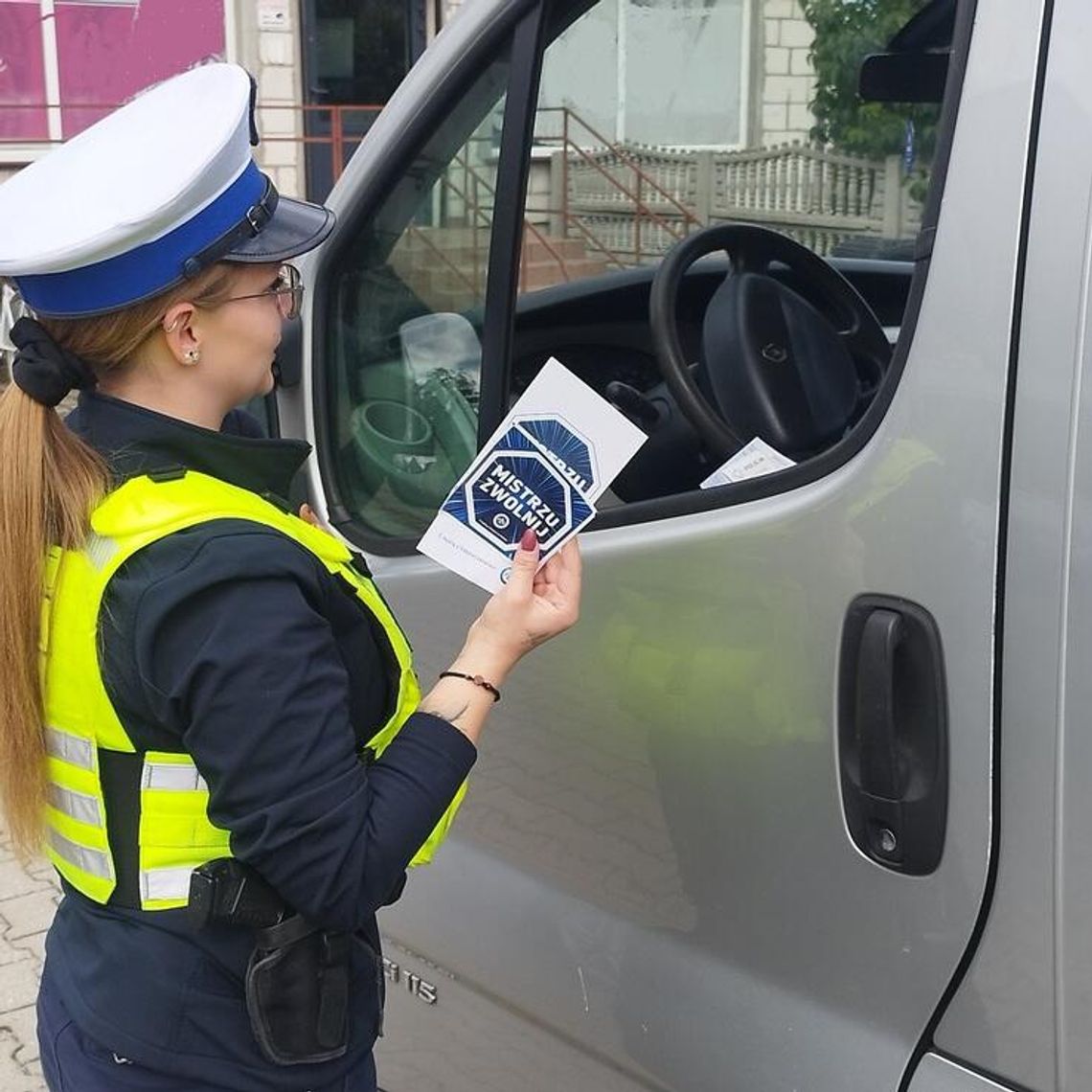 „Mistrzu, zwolnij” – policjanci z Gostynina apelują do kierowców o rozsądek na drodze