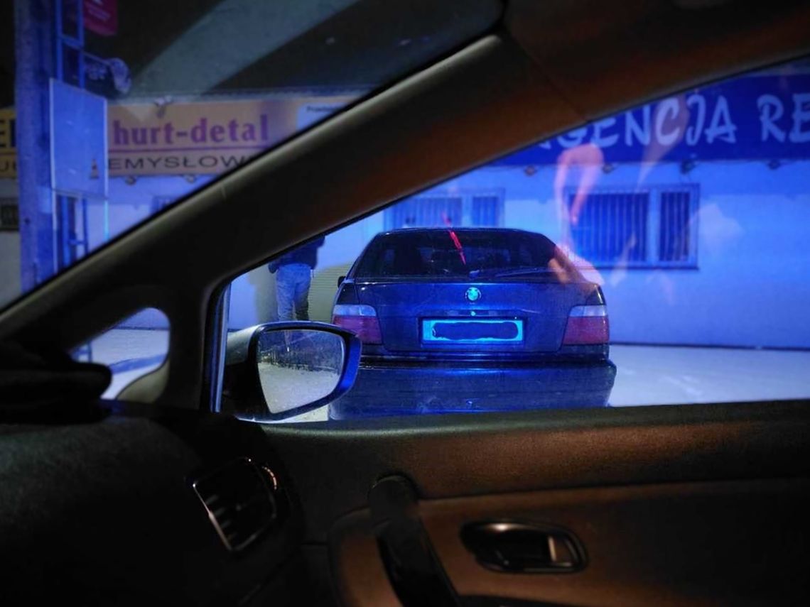 Na łysych oponach w czasie śnieżycy - stanowcza reakcja policjantów ruchu drogowego Na łysych oponach w czasie śnieżycy - stanowcza reakcja policjantów ruchu drogowego