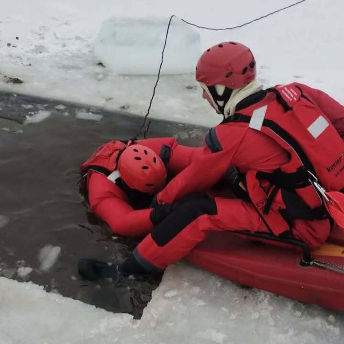 OSP i WOT doskonalili ratownictwo wodno-lodowe