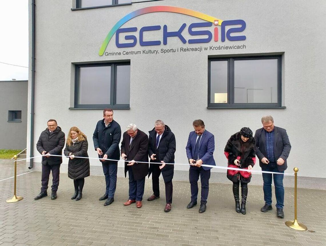 Otwarcie nowego stadionu w Krośniewicach Otwarcie nowego stadionu w Krośniewicach