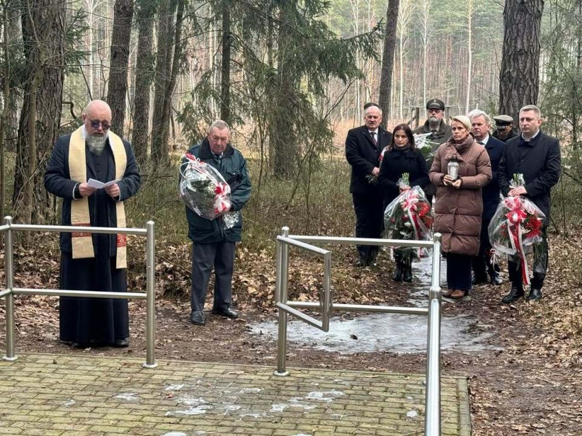 Pamięć silniejsza niż zapomnienie – uroczystości patriotyczne w Kraśnicy Pamięć silniejsza niż zapomnienie – uroczystości patriotyczne w Kraśnicy