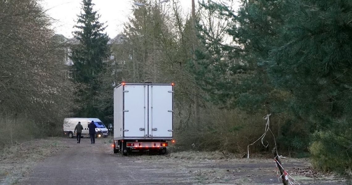 Ekipa filmowa na terenie okrąglaków.