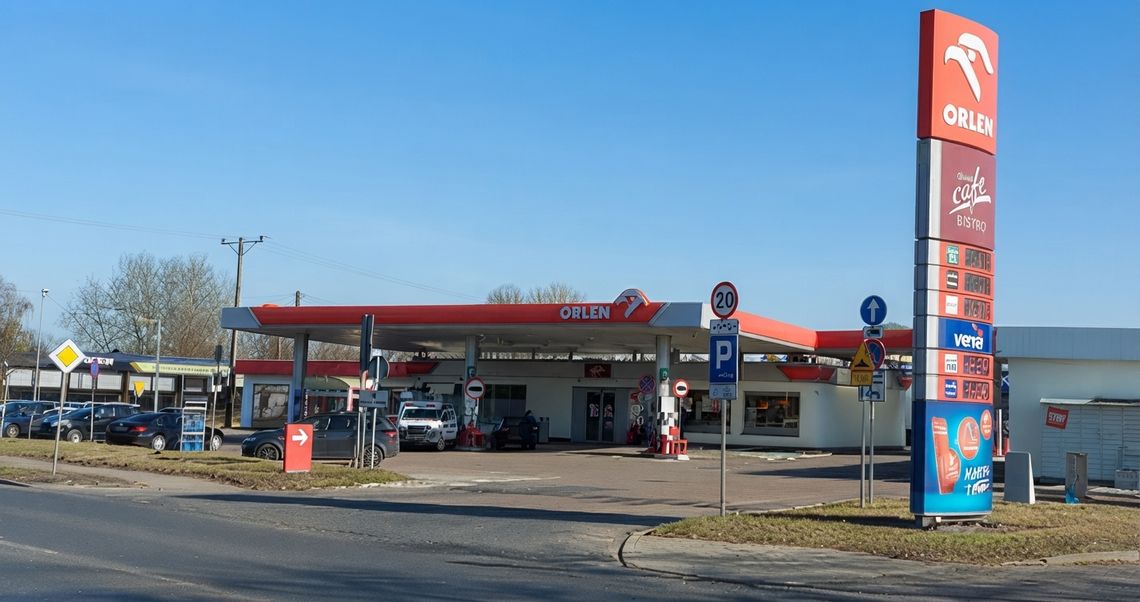 Pięciu menedżerów Orlenu zatrzymanych. Chodzi o zaniżanie cen paliw