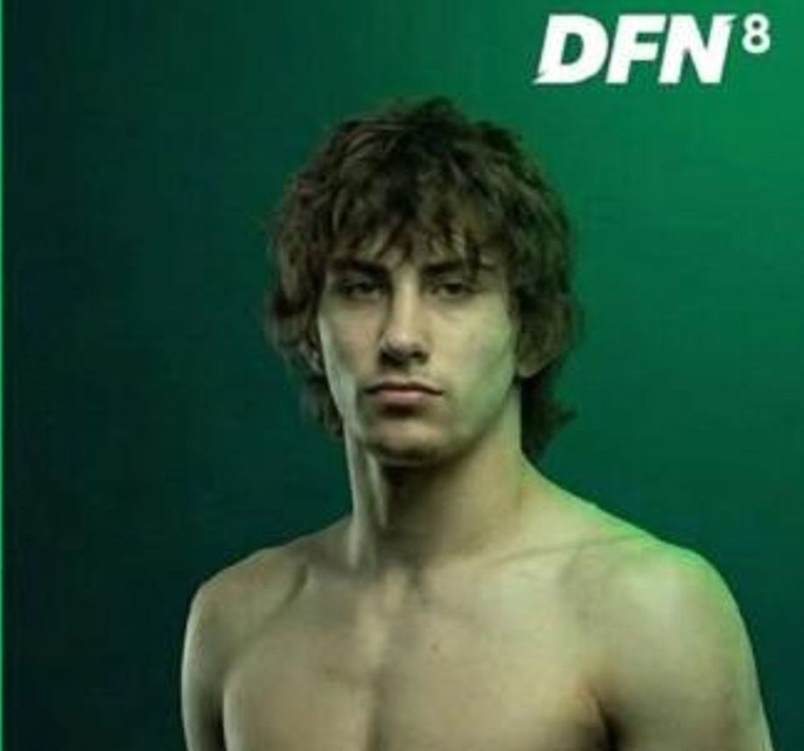 Piotr Sierant pokonał Adriana Jankowskiego na gali Dragon Fight Night 8 w Tłuszczu Piotr Sierant pokonał Adriana Jankowskiego na gali Dragon Fight Night 8 w Tłuszczu