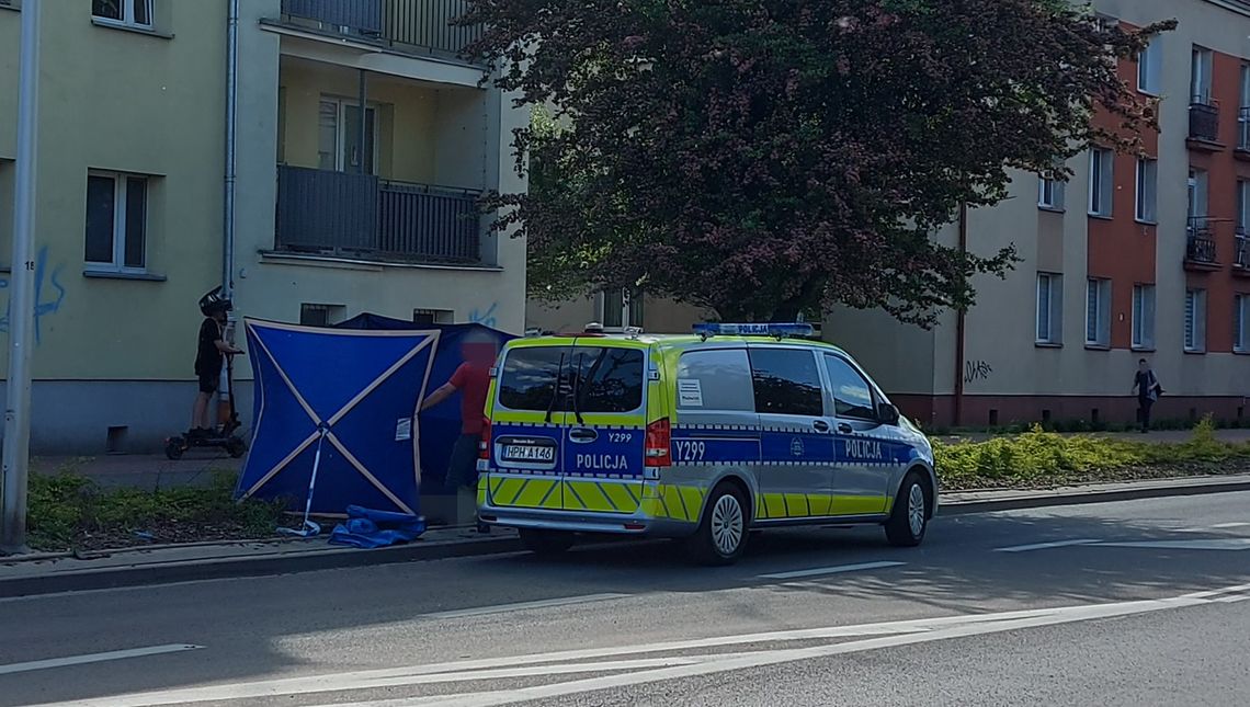 Płock: śmierć 57-latka przy ulicy Mickiewicza. Na miejscu działały służby Płock: śmierć 57-latka przy ulicy Mickiewicza. Na miejscu działały służby