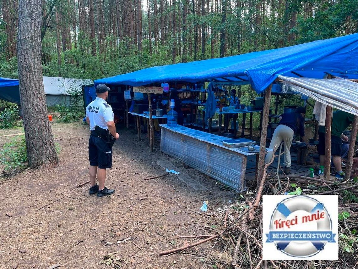 Policjanci rozmawiali o bezpieczeństwie z harcerzami wypoczywającymi w powiecie włocławskim Policjanci rozmawiali o bezpieczeństwie z harcerzami wypoczywającymi w powiecie włocławskim