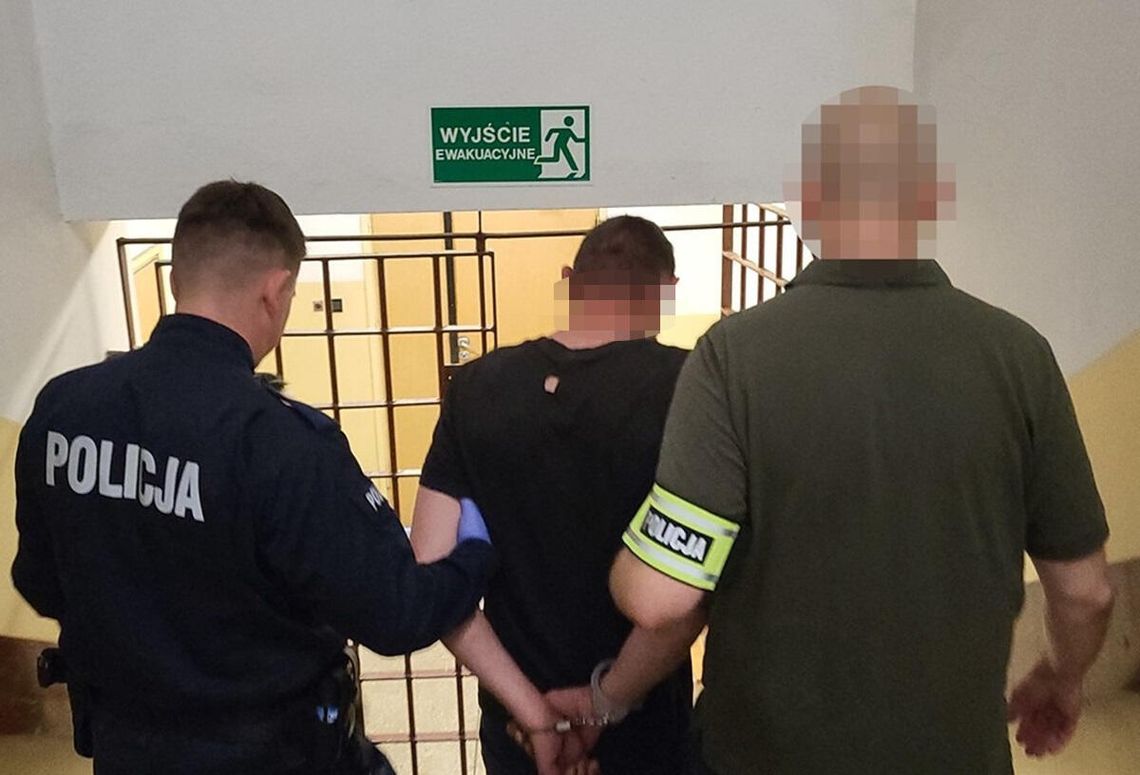 Policjanci z Lubienia Kujawskiego w wyniku pościgu zatrzymali sprawcę, który prowadził pojazd w stanie nietrzeźwości i nie tylko