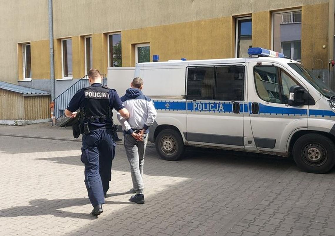 Posiadał znaczną ilość narkotyków i był poszukiwany. Usłyszał zarzuty