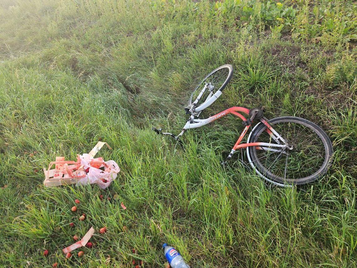 Potrącenie rowerzystki przez autobus w Sannikach