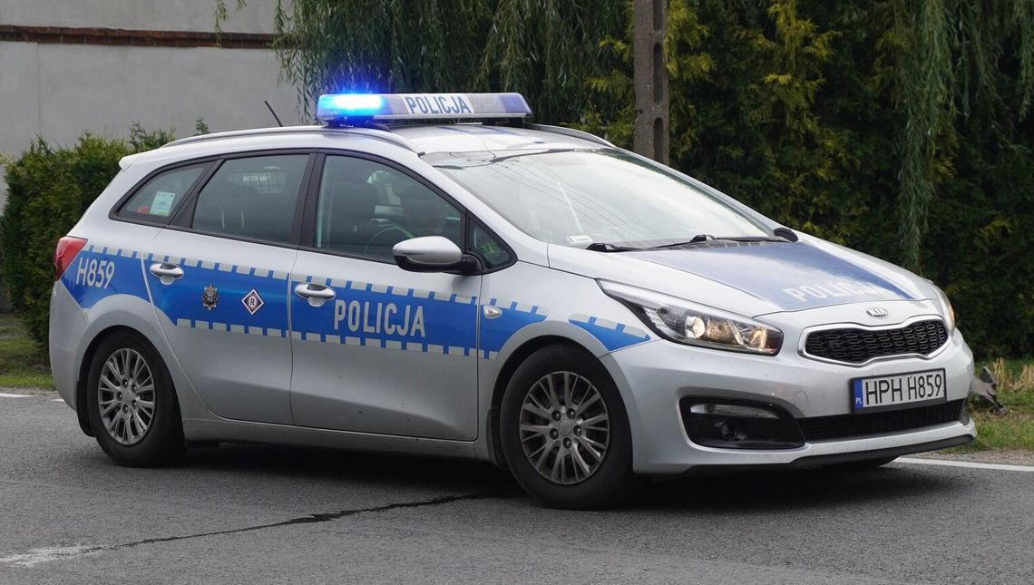Potrącił rowerzystę i odjechał. Policja szuka kierowcy oraz świadków zdarzenia