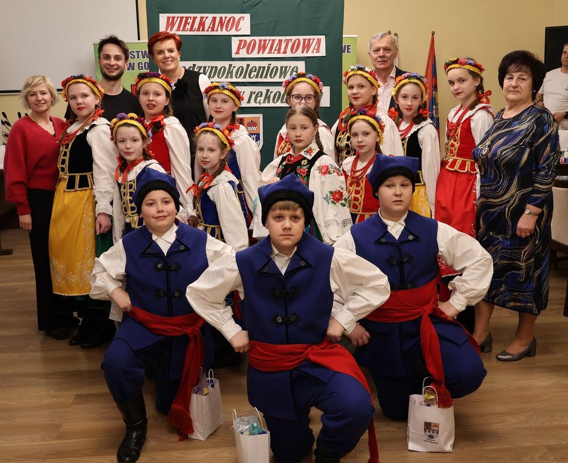 Powiatowa Wielkanoc – międzypokoleniowe warsztaty rękodzieła Powiatowa Wielkanoc – międzypokoleniowe warsztaty rękodzieła