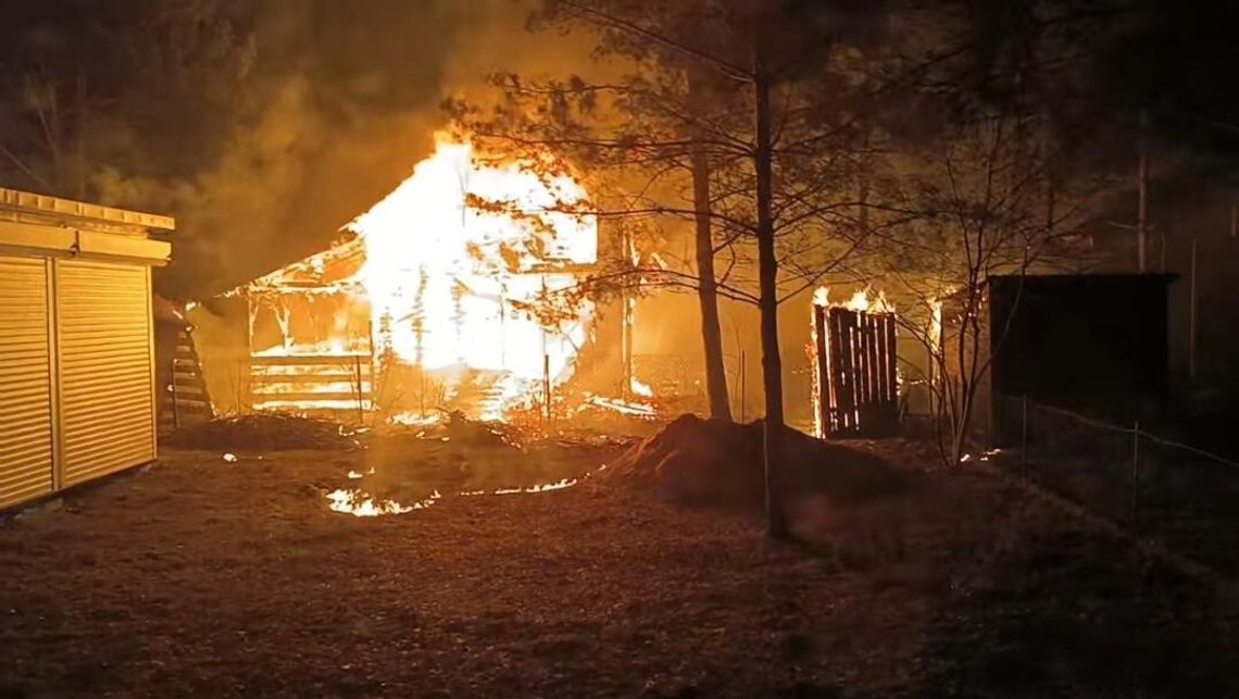 Pożar drewnianego domku letniskowego w Lipiankach