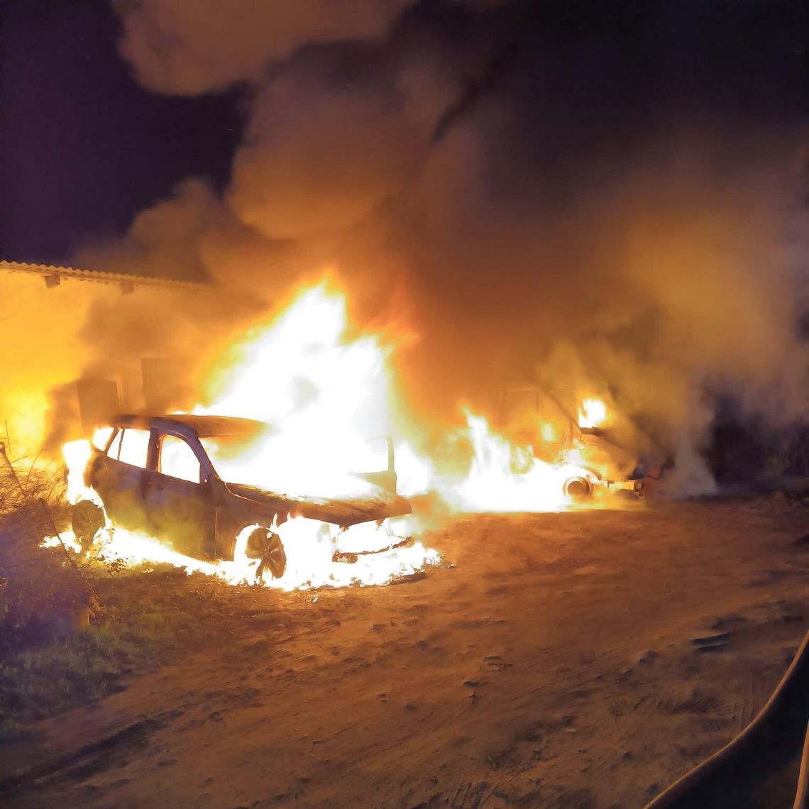 Pożar dwóch pojazdów w Gorzewie-Kolonii