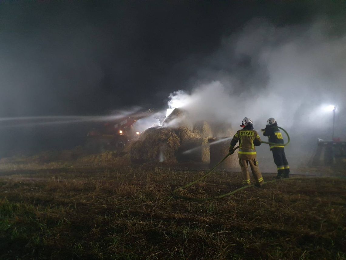 Pożar kombajnu i stogu słomy