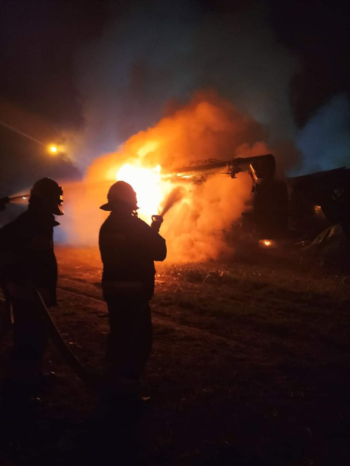 Pożar maszyn rolniczych w Luszynie