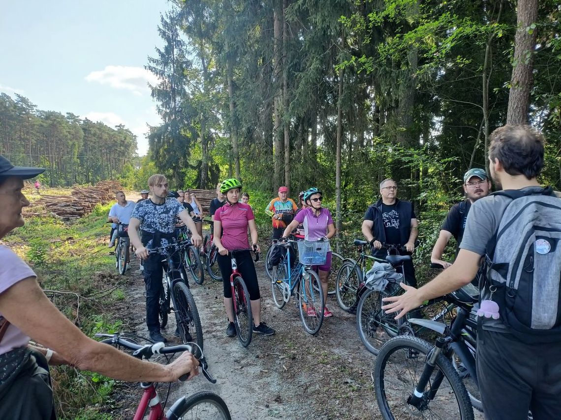 Przejechali śladami miejsc pamięci narodowej