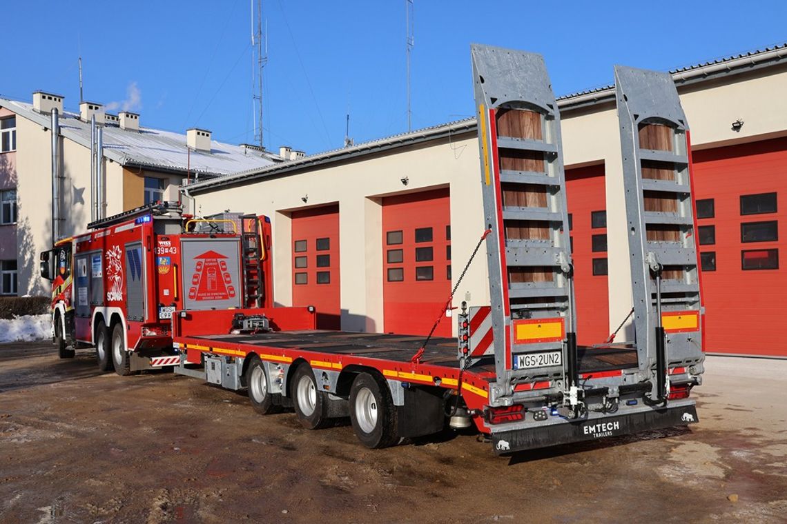 Przekazanie przyczepy dla OSP w Szczawinie Kościelnym