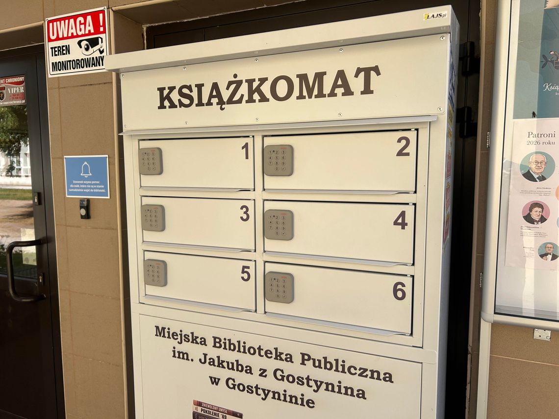 Przy Miejskiej Bibliotece Publicznej działa książkomat Przy Miejskiej Bibliotece Publicznej działa książkomat