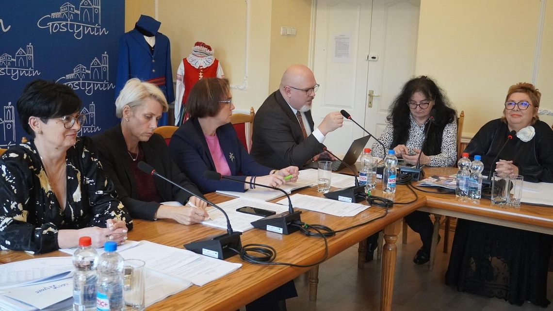 Rada Miejska podwyższyła wynagrodzenie burmistrz Agnieszce Korajczyk-Szyperskiej Rada Miejska podwyższyła wynagrodzenie burmistrz Agnieszce Korajczyk-Szyperskiej