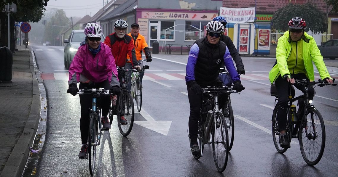 Rowerzyści pojechali na tamę do Włocławka