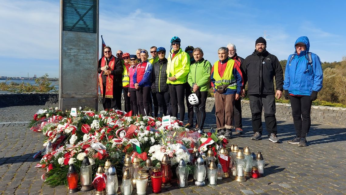 Rowerzyści z Gostynina oddali hołd błogosławionemu księdzu Jerzemu Popiełuszce