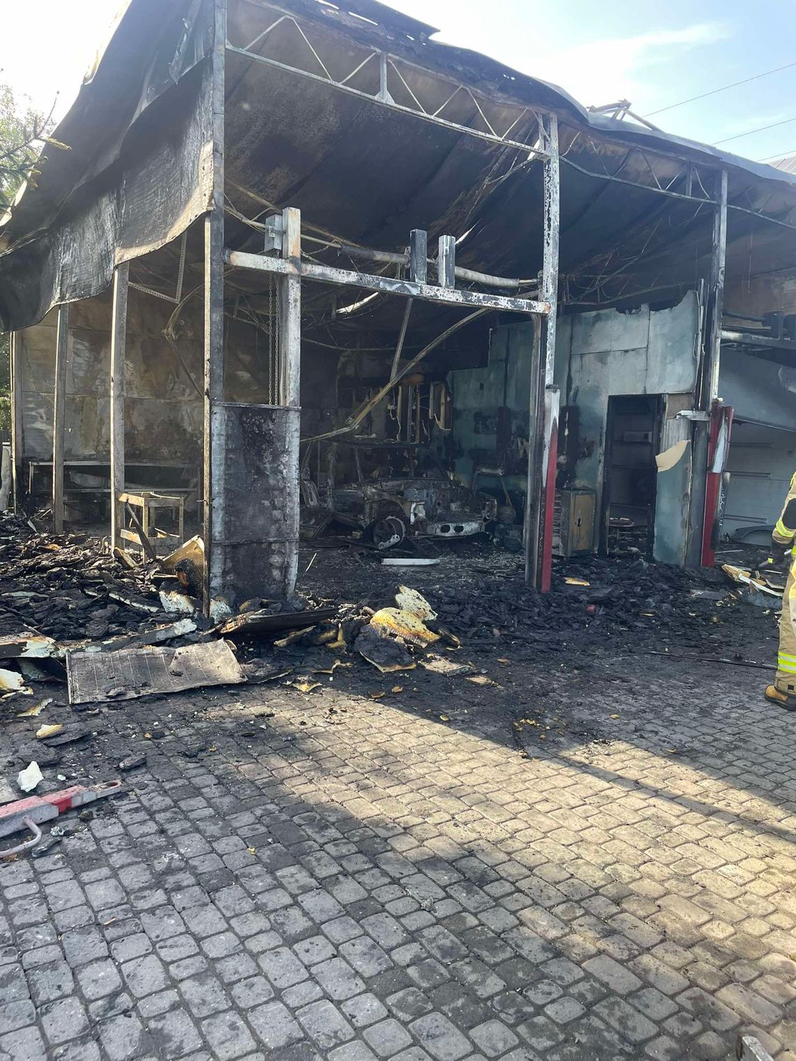 Spłonął warsztat samochodowy