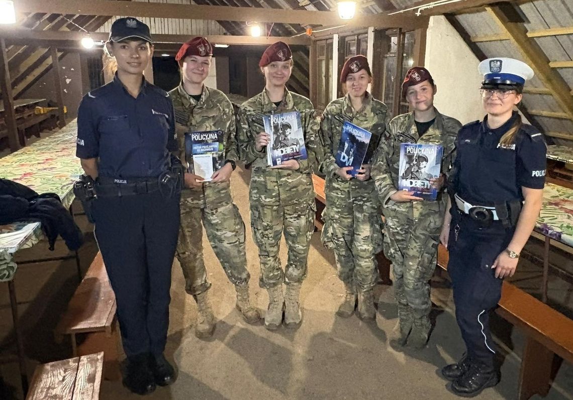 Spotkanie uczniów szkoły mundurowej Feniks z gostynińskimi policjantami w ramach akcji „Zostań Policjantem na Mazowszu”