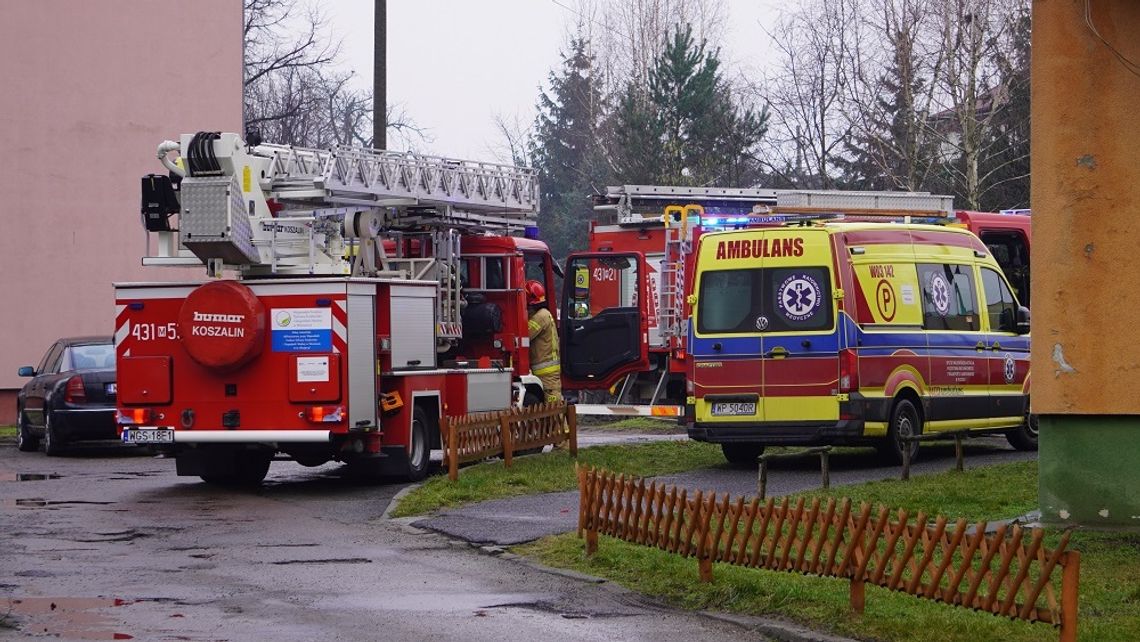 Strażacy weszli przez balkon