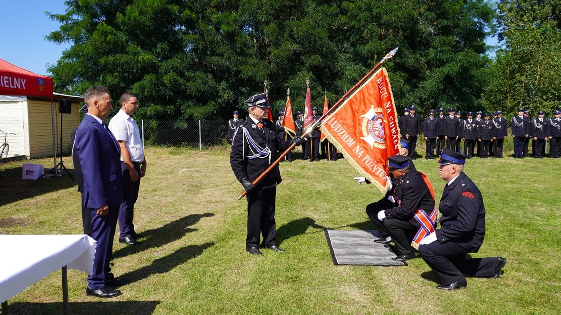 Strażacy z Józefkowa mają wreszcie swój sztandar