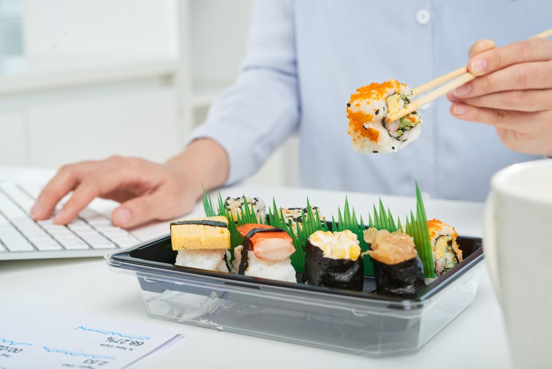 Sushi z marketu: na co zwrócić uwagę przy zakupie?