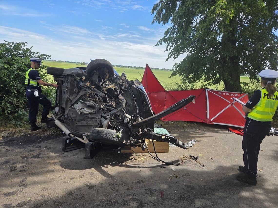 Tragiczny wypadek pod Włocławkiem: 41-latka i 13-letnia dziewczynka zginęły na miejscu Tragiczny wypadek pod Włocławkiem: 41-latka i 13-letnia dziewczynka zginęły na miejscu