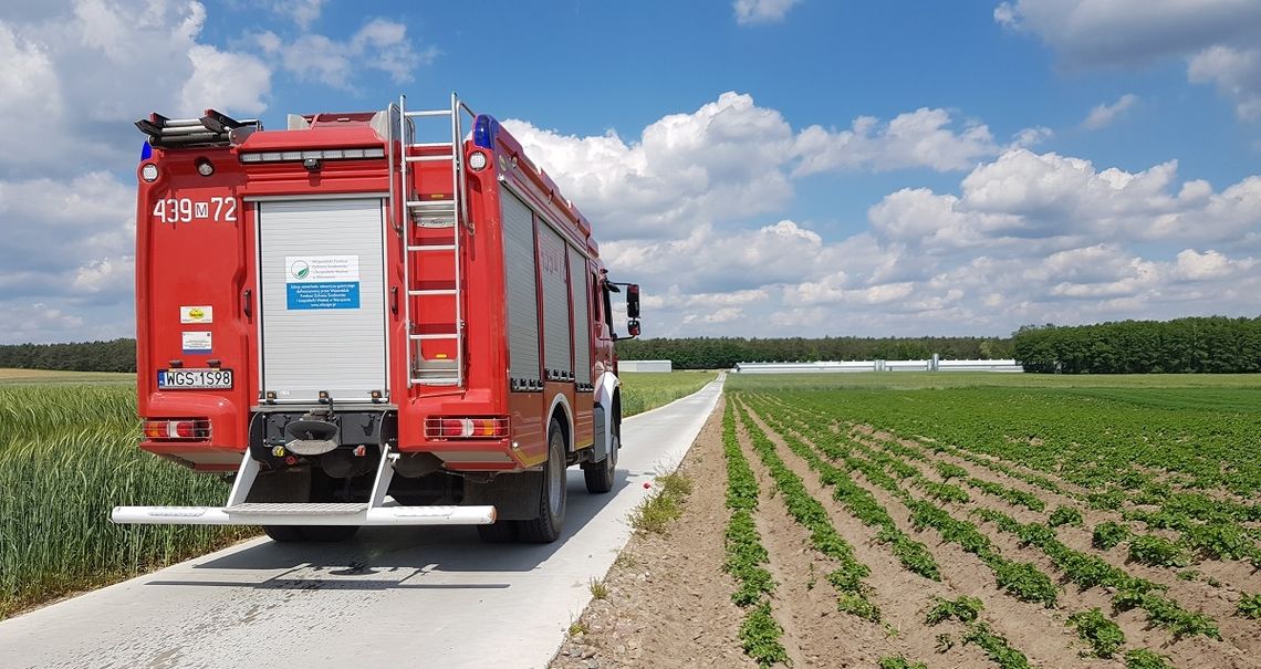 OSP Gostynin w drodze do pożaru w Leśniewicach