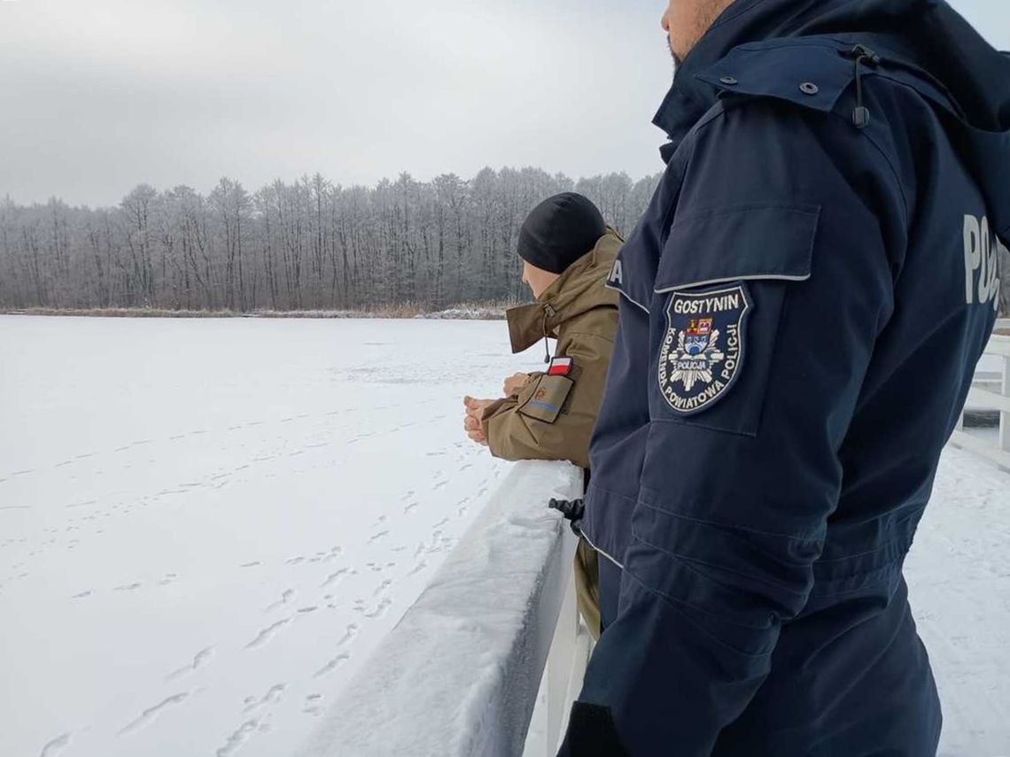 Uczniowie GCE na wspólnym patrolu z dzielnicowym