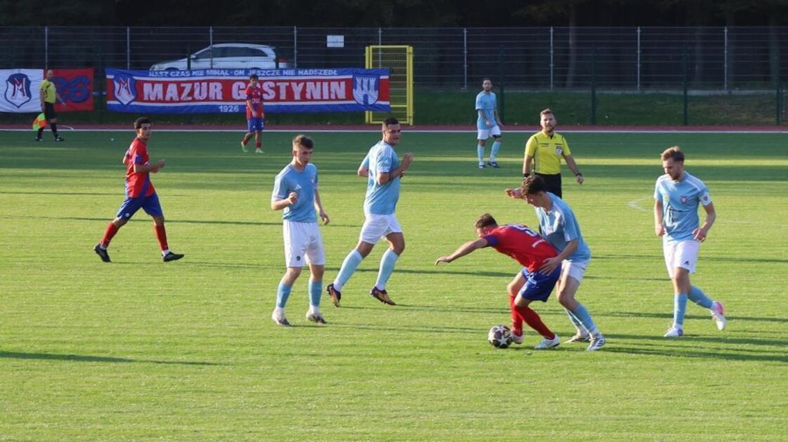 Wygrana w ostatniej akcji po rzucie karnym. Mazur nadal liderem