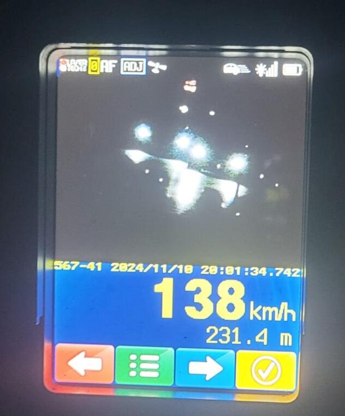 Za jazdę z prędkością 138 km/h oraz wyprzedzanie na przejściu dla pieszych stracił prawo jazdy