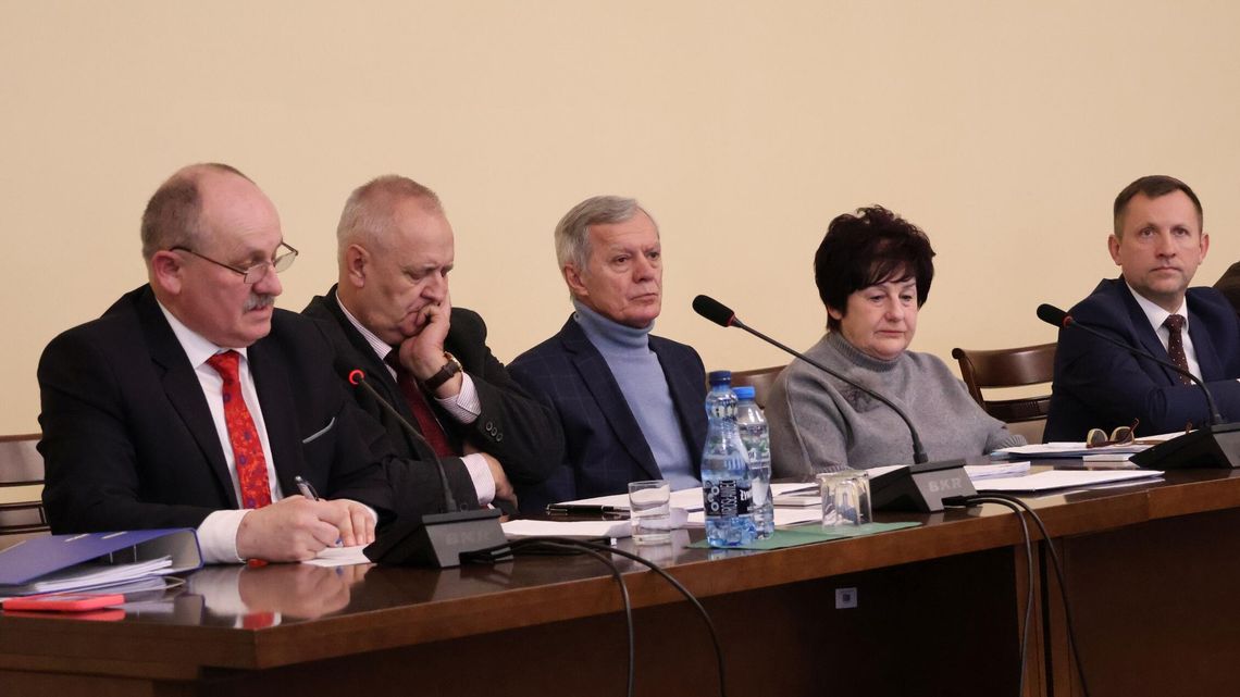 Zarząd Powiatu Gostynińskiego skierował do Marszałka Województwa oraz Przewodniczącego Sejmiku Województwa Mazowieckiego apel w obronie Szpitala w Zalesiu Zarząd Powiatu Gostynińskiego skierował do Marszałka Województwa oraz Przewodniczącego Sejmiku Województwa Mazowieckiego apel w obronie Szpitala w Zalesiu