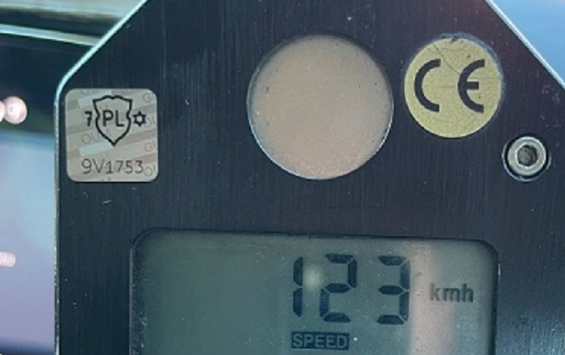 Zatrzymane prawo jazdy za brawurową jazdę – kierowca pędził o 73 km/h za szybko w obszarze zabudowanym