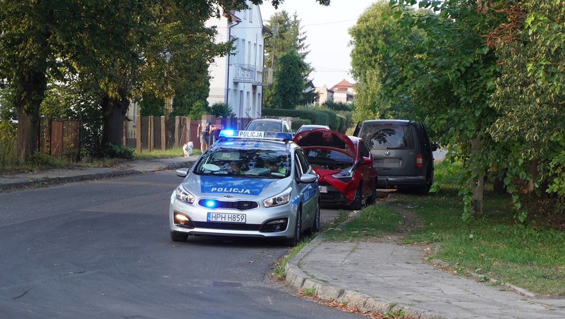 Zderzenie samochodu z motocyklem. Poszkodowany motocyklista w szpitalu