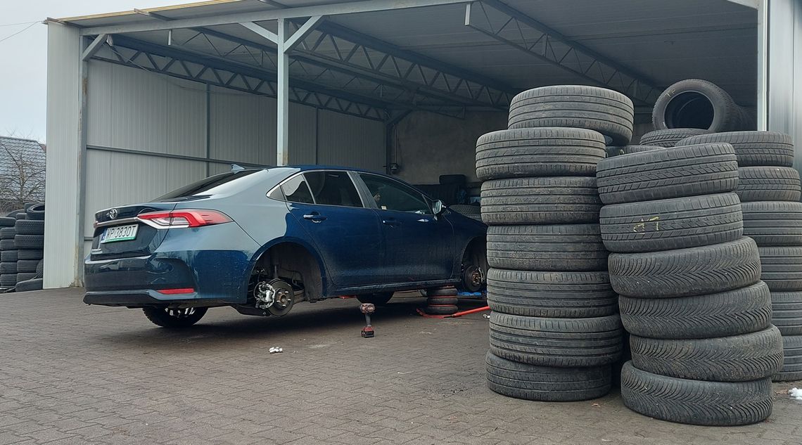 Zmiana opon: kiedy i jak przygotować samochód na zimę