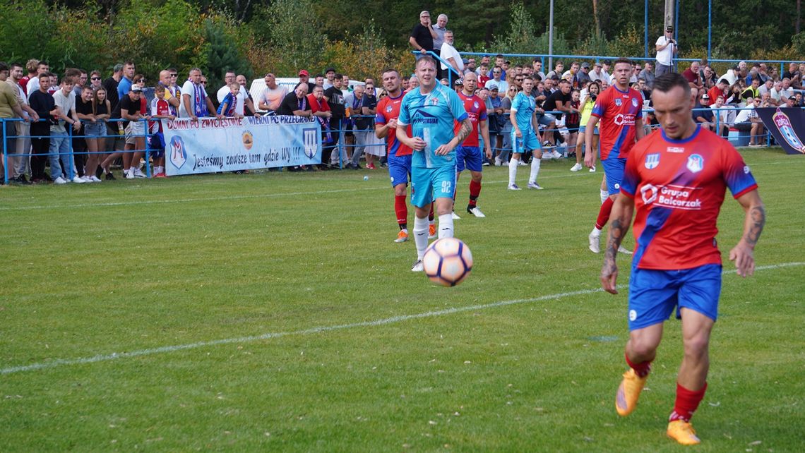 Zorza wygrywa pojedynek derbowy z Mazurem. Bohaterem meczu Michał Maciak