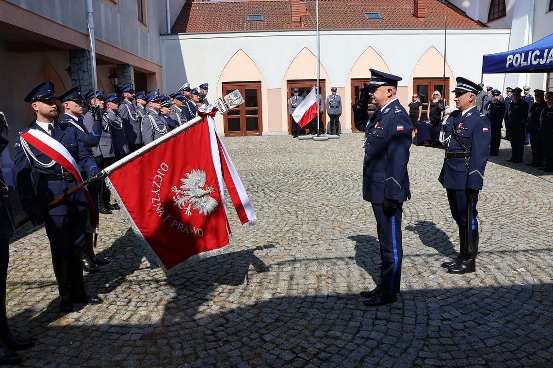 Zostań policjantem. Sprawdź jak wygląda rekrutacja do służby w Policji Zostań policjantem. Sprawdź jak wygląda rekrutacja do służby w Policji