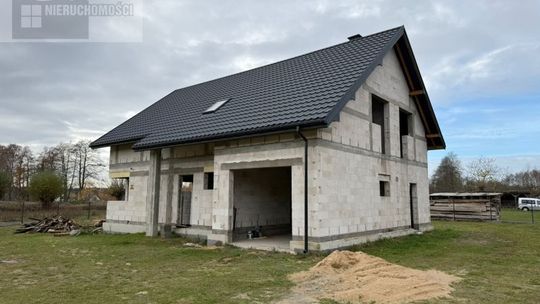 Dom przy lesie blisko jeziora Koszelówka