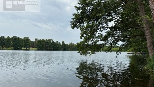 Dzialka z dojściem do jeziora i plażą