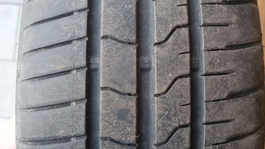 Koplet opon letnich Falken 215/65/17 99 V 2023 - jak nowe Koplet opon letnich Falken 215/65/17 99 V 2023 - jak nowe