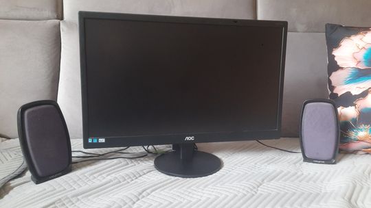 monitor AOC 2270SWN + głośniki Creative SBS 245