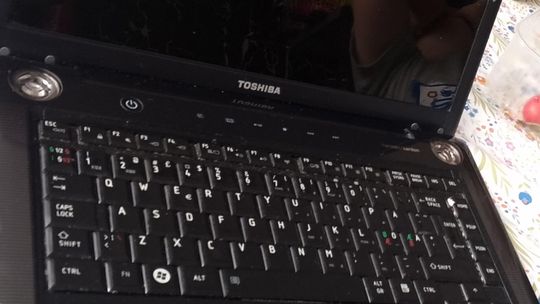 Sprzedam laptopa Toshiba