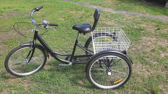 Sprzedam rower trójkołowy.