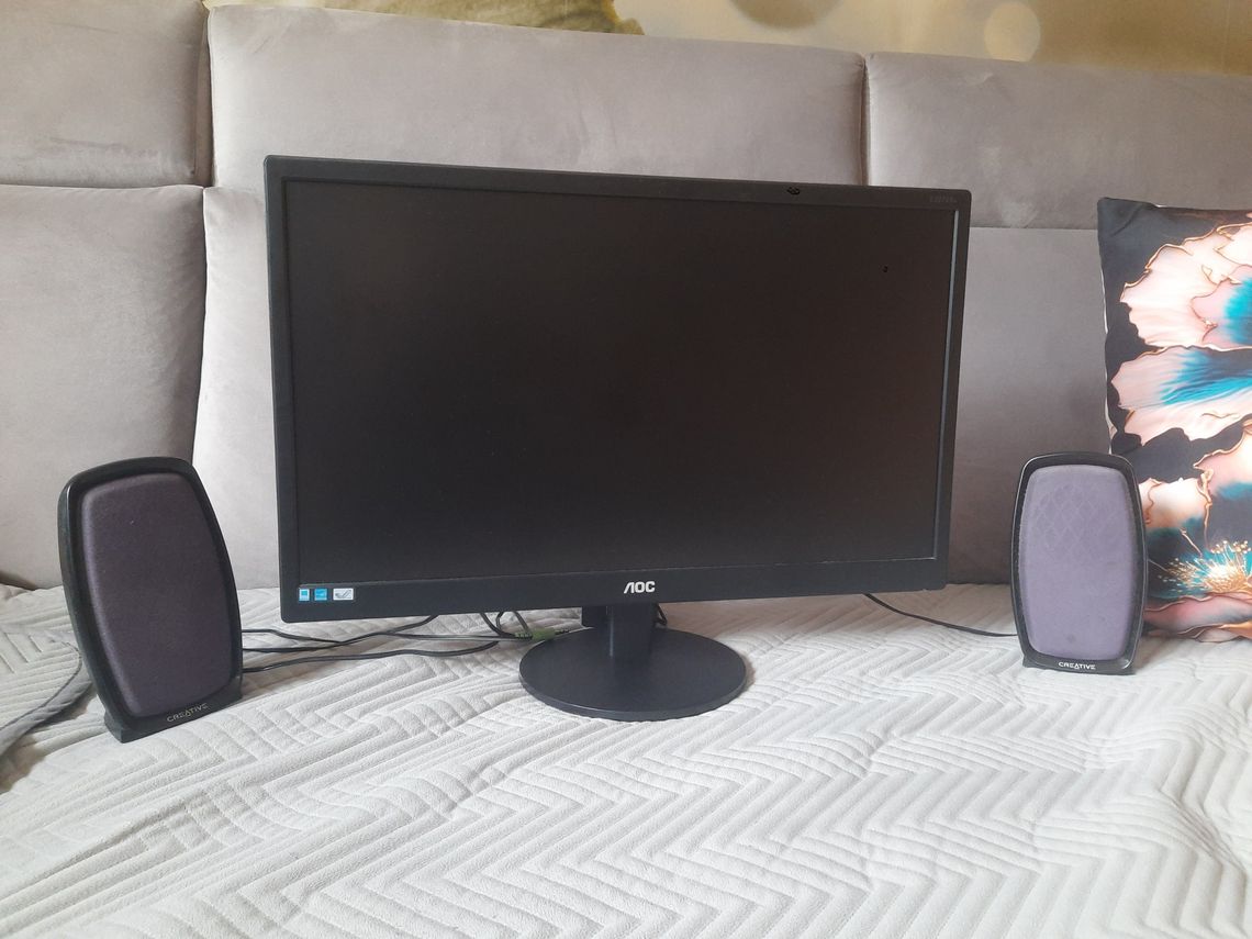 monitor AOC 2270SWN + głośniki Creative SBS 245